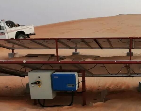  UAE ポンプとエネルギー供給をサポートできる砂漠のハイブリッドシステムの設置に成功